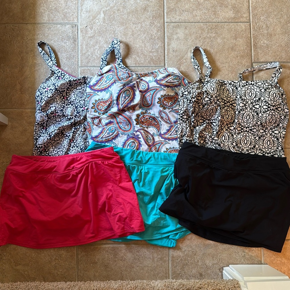 6 piece Lands’ End Tankini Bathing Suit Lot. Size 10 black pink navy